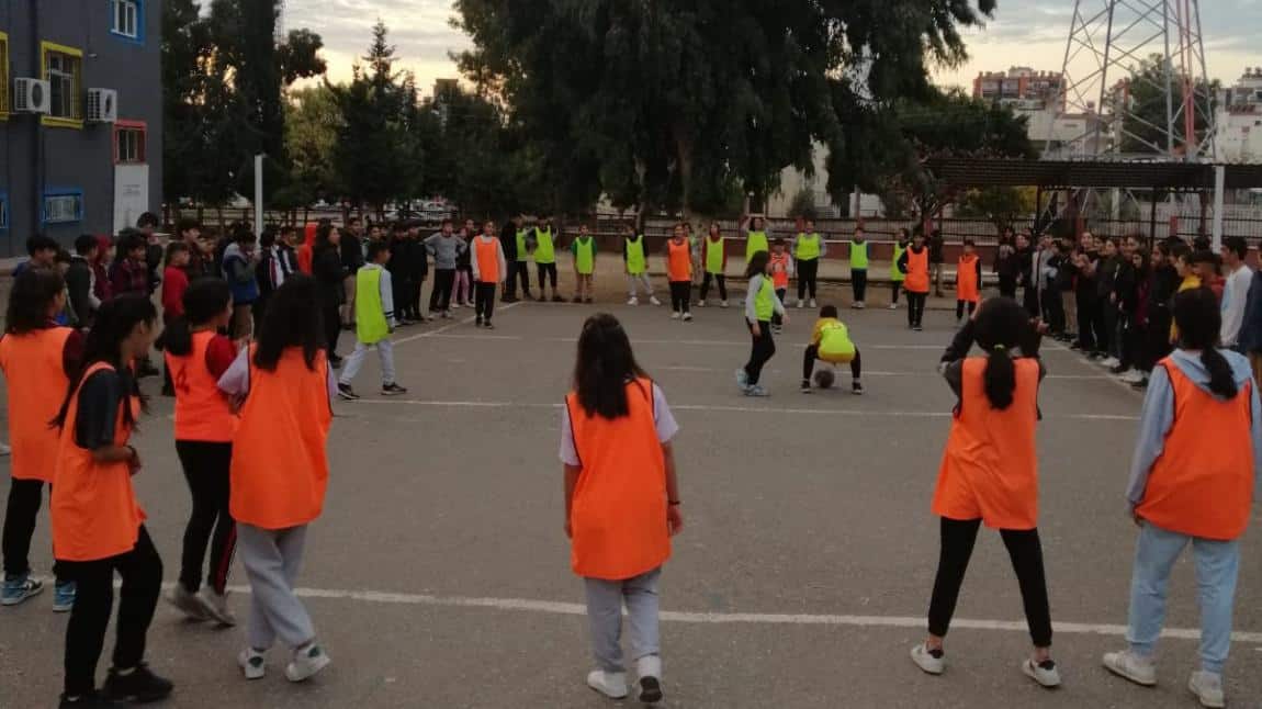 Üstay Ortaokulu'nda Kaleli Yakan Top Turnuvası